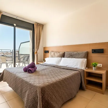 Appartamento Bella - Modern With Parking & Pool