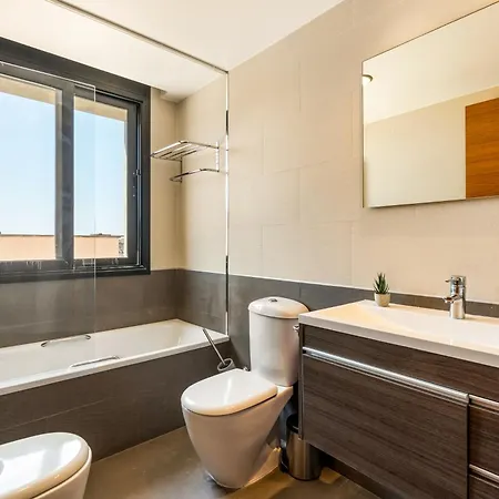 Bella - Modern With Parking & Pool * Lloret de Mar