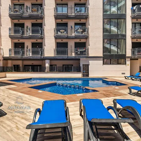 Bella - Modern With Parking & Pool *